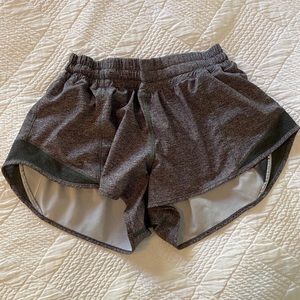 Lululemon hotty hot shorts 2.5”